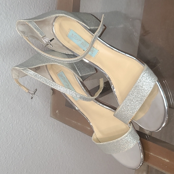 Y2K style Betsey Johnson silver glitter block heels size 7 - Picture 1 of 12